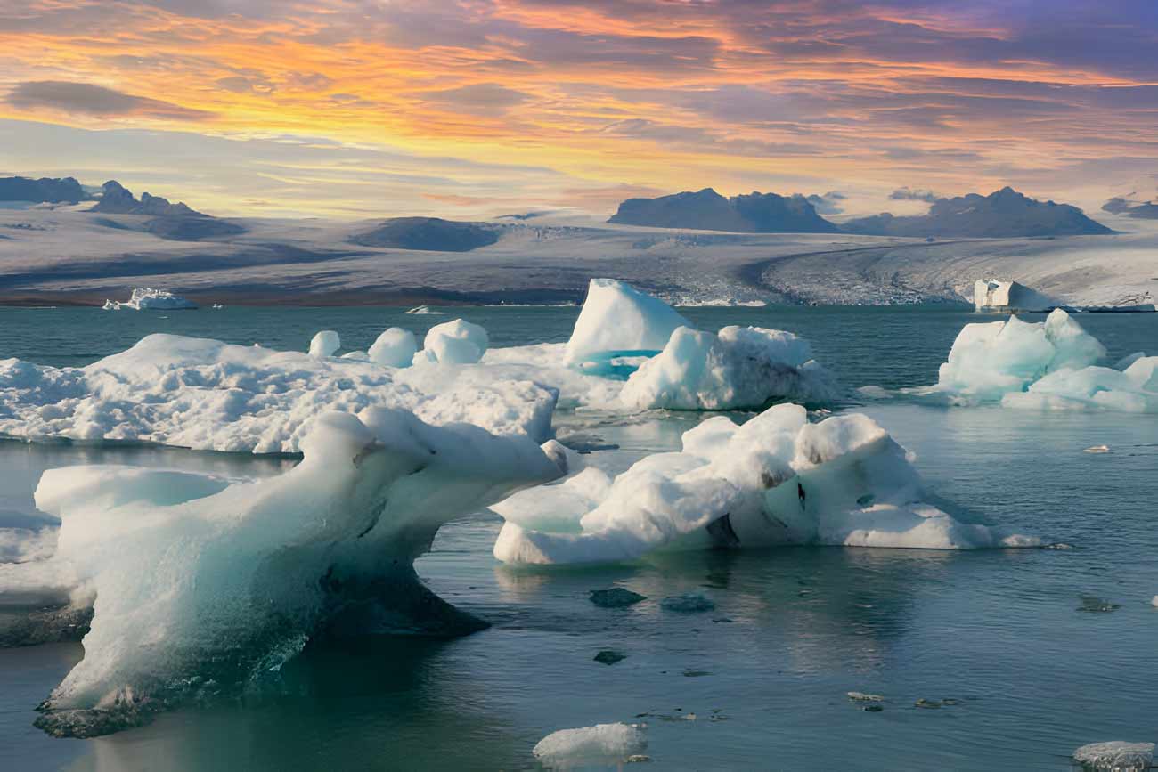 Diamond Beach Iceland - Glacial Iceburgs