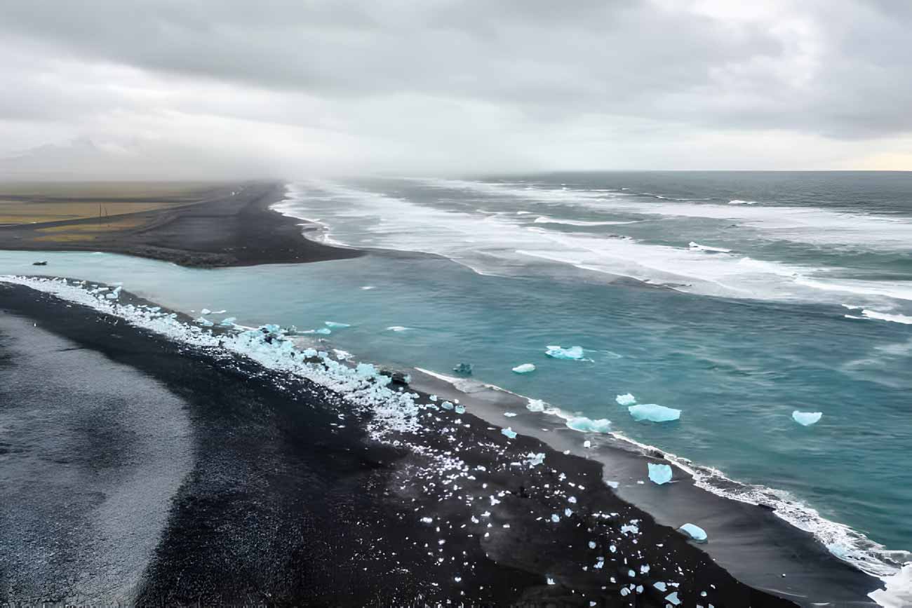 Diamond Beach Iceland - Black Sand